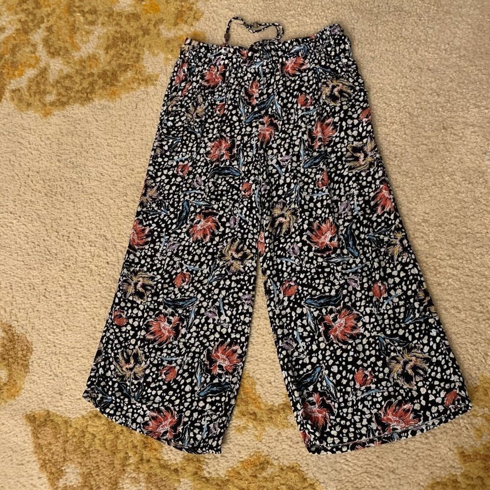 CYNTHIA ROWLEY. Size M. Pockets. Elastic Drawstring Waist. Crop pants. B69